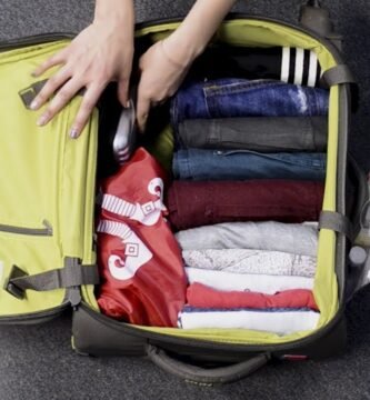 ¿Cómo empacar el equipaje de mano para un viaje de senderismo?