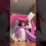 ¿Puedo subir con una manta o cobija pequeña?